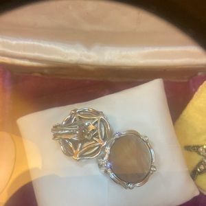 Listener mother of pearl with 5 diamonds clip on earrings